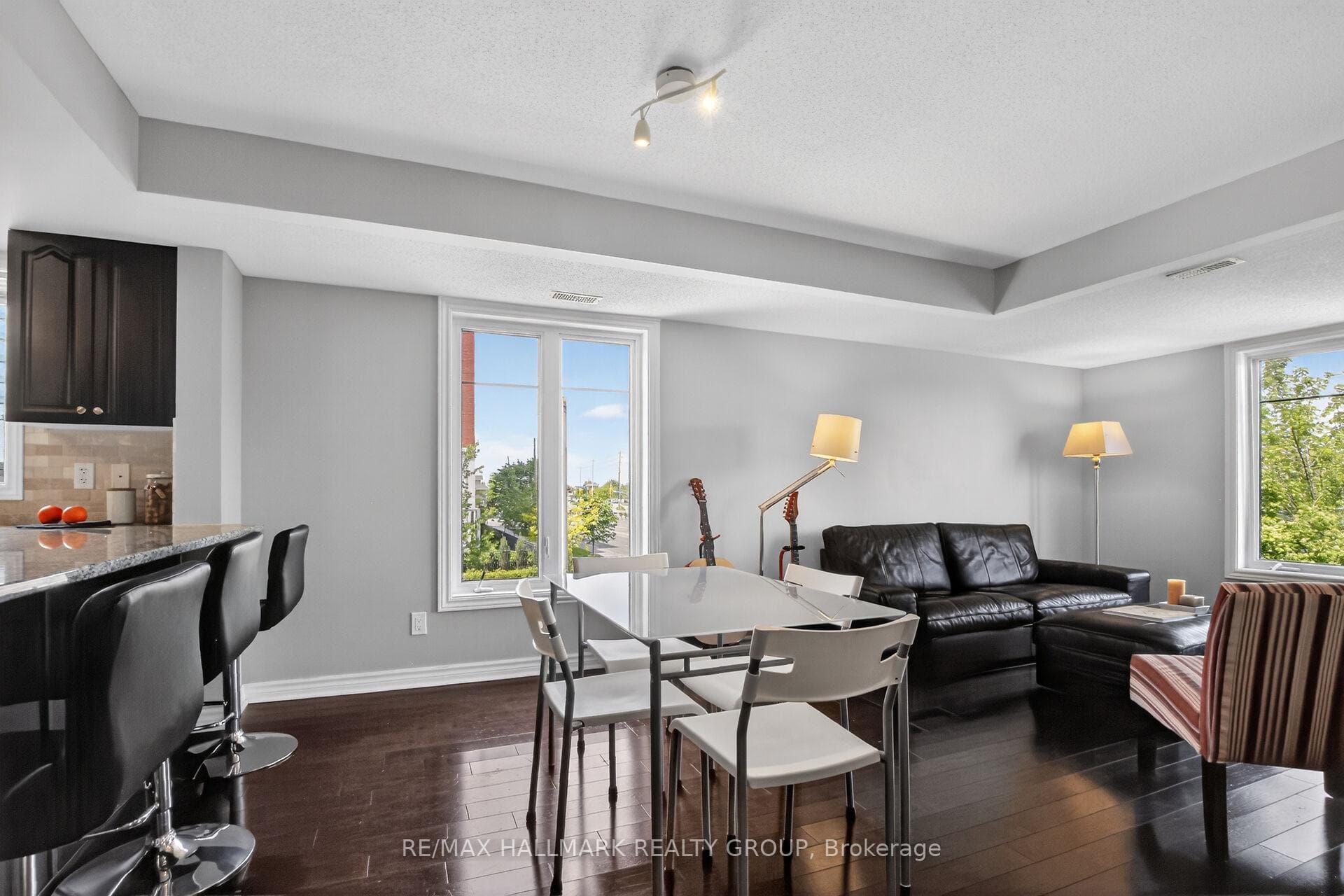 1145 Longfields Drive Unit B photo 12