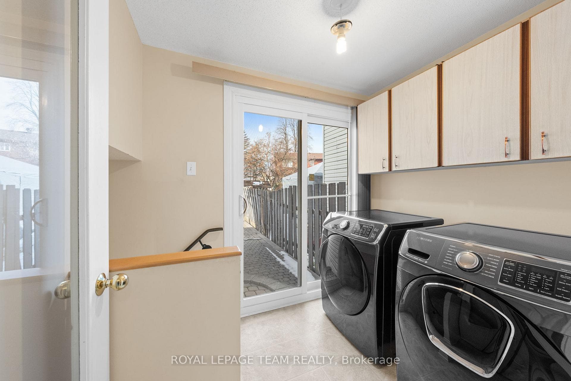 7942 Decarie Drive photo 23