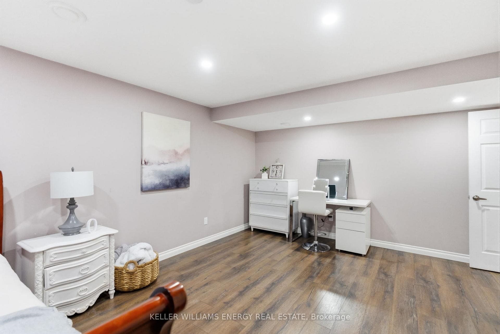 219 Crombie Street photo 45