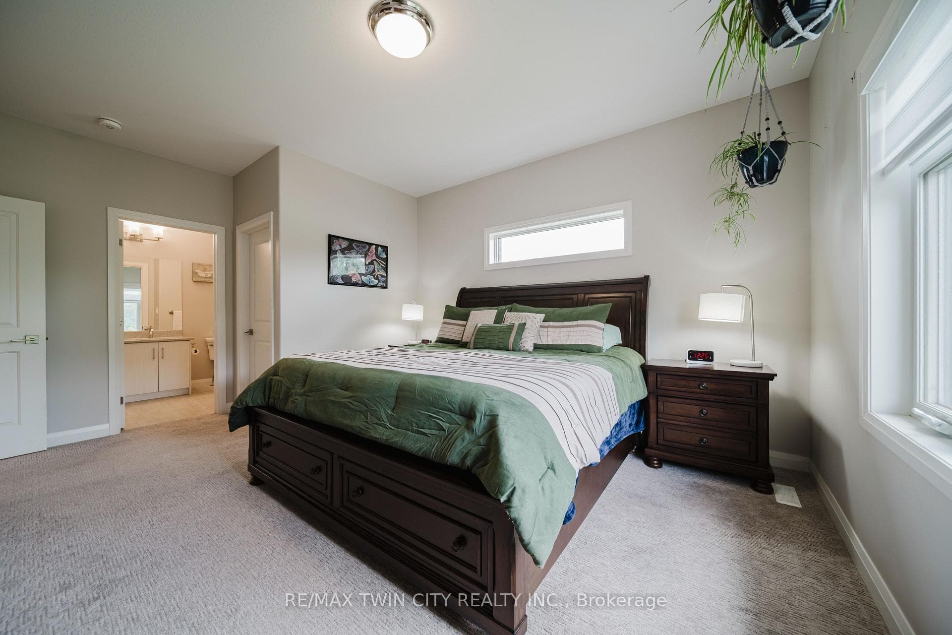 82 Rowe Avenue photo 25