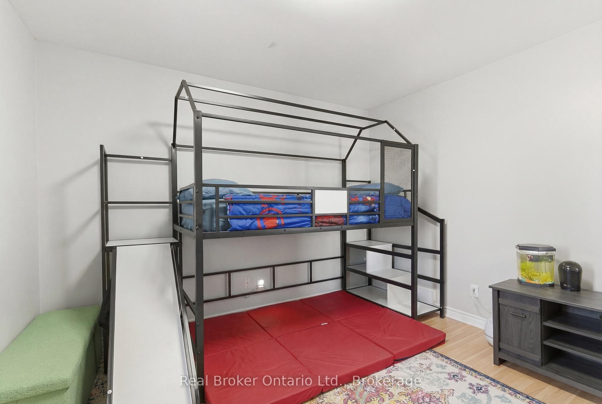 154 Niagara Falls Road photo 25