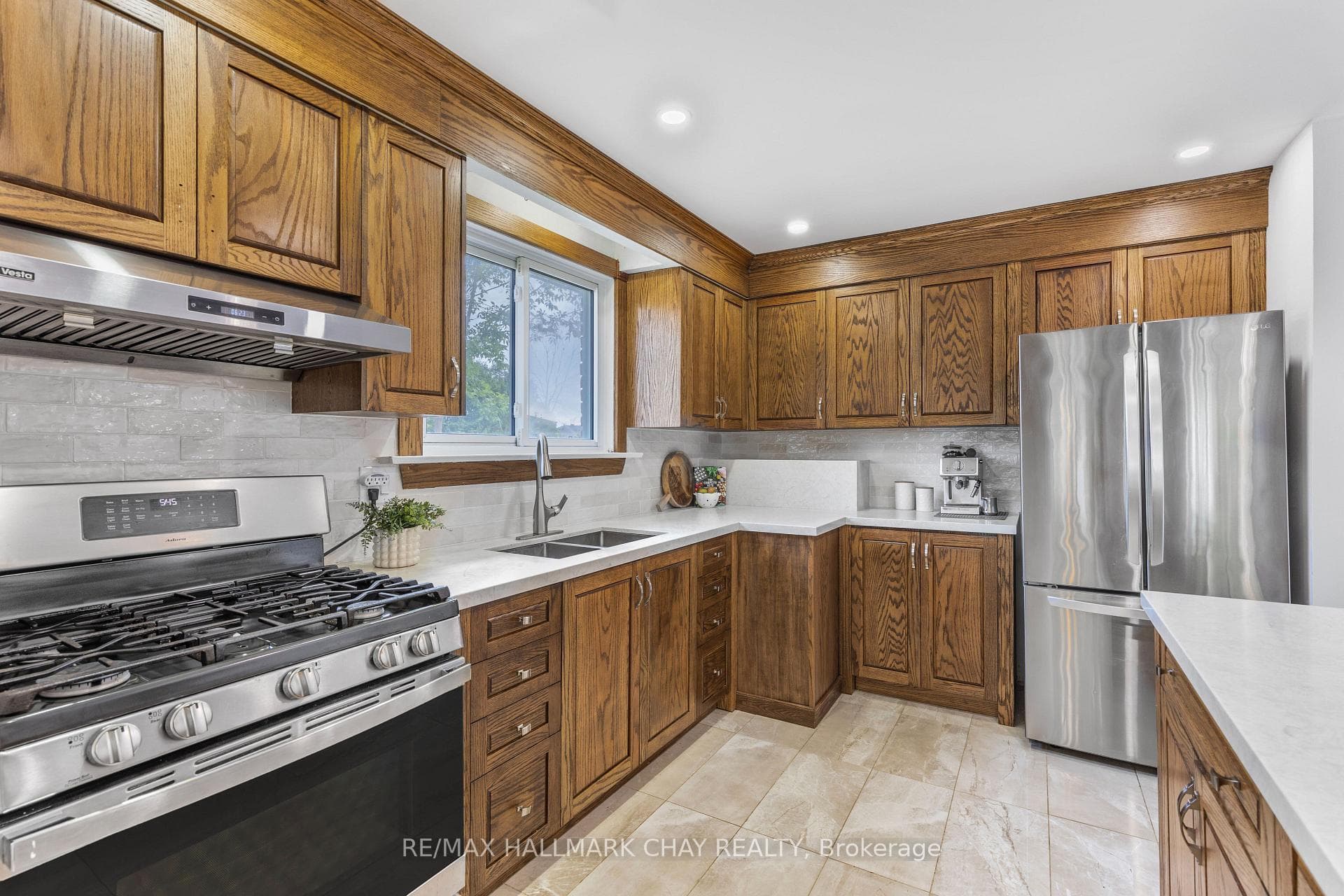 55 Townsend Avenue photo 4