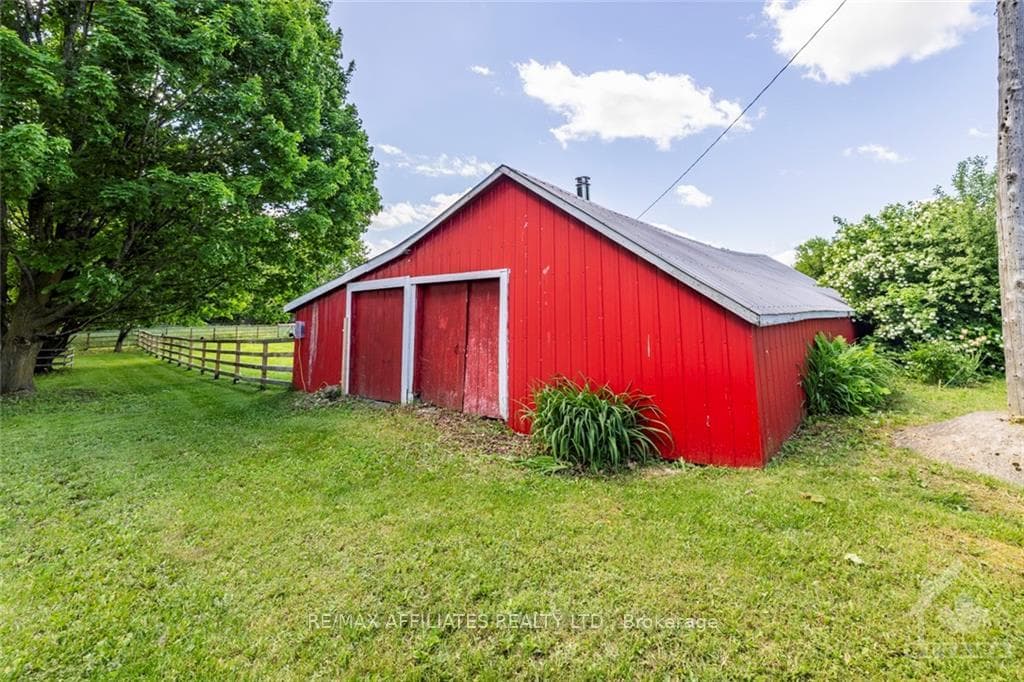 2907 COUNTY RD 21 Road photo 22