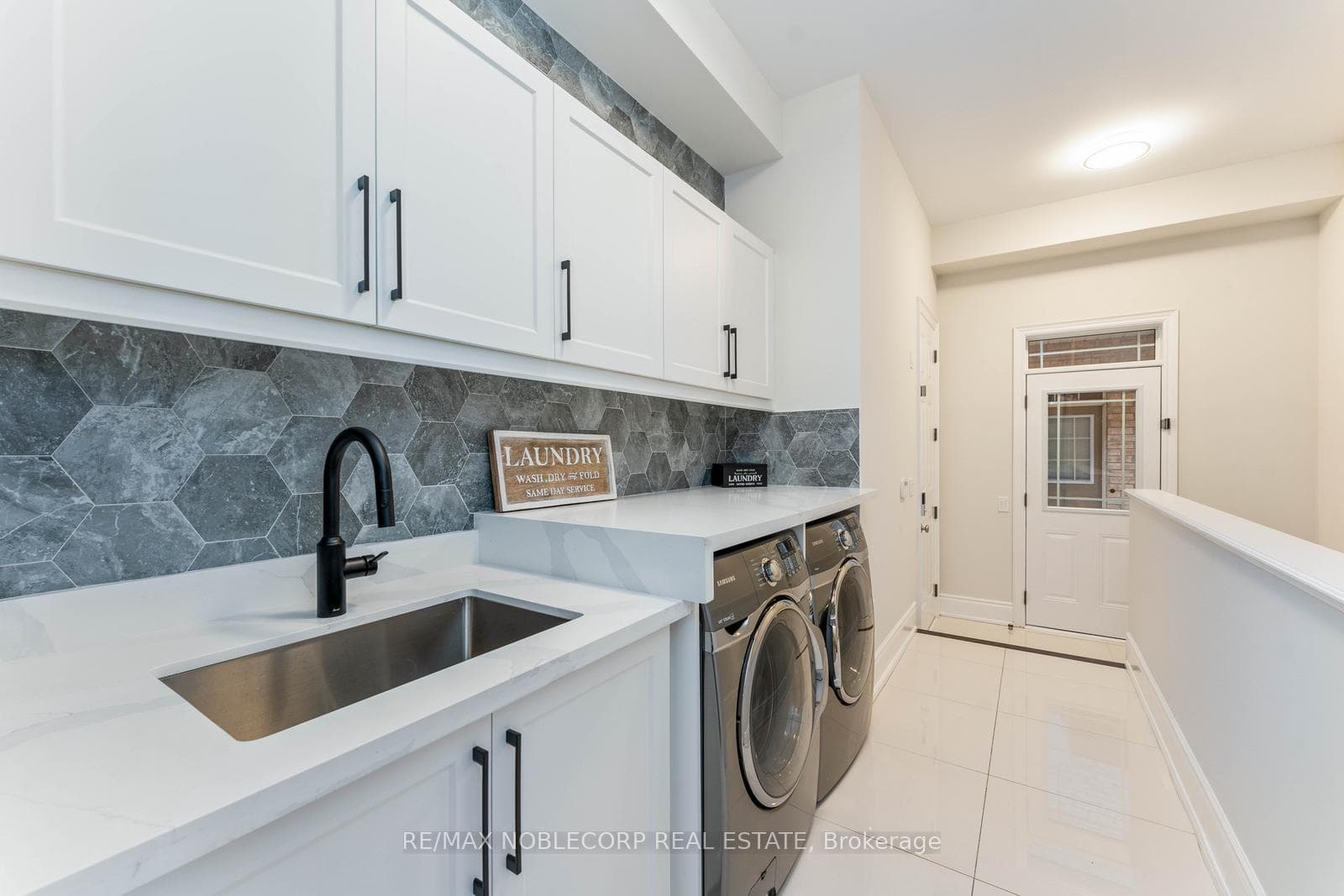 91 Woodgate Pines Drive photo 18