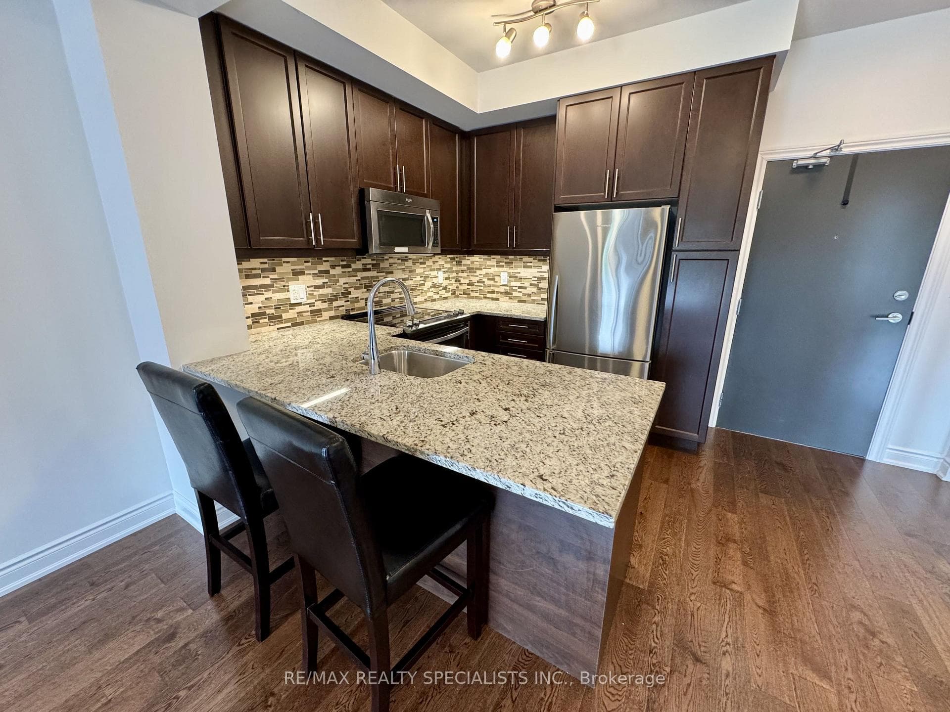 3170 Erin Mills Parkway Unit 319 photo 5