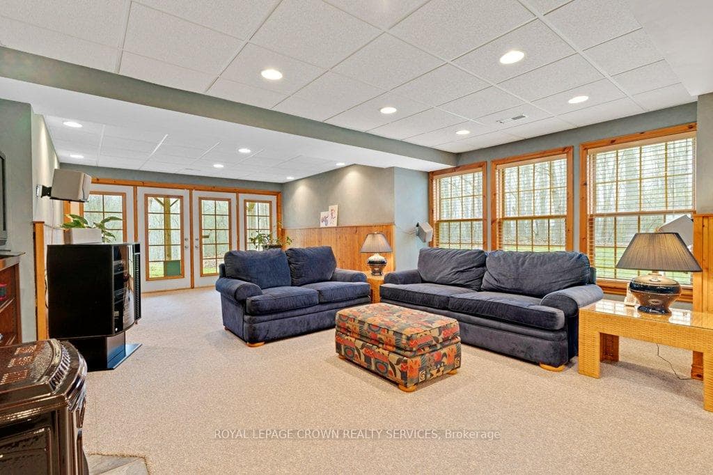 2 Hughson Lane photo 40