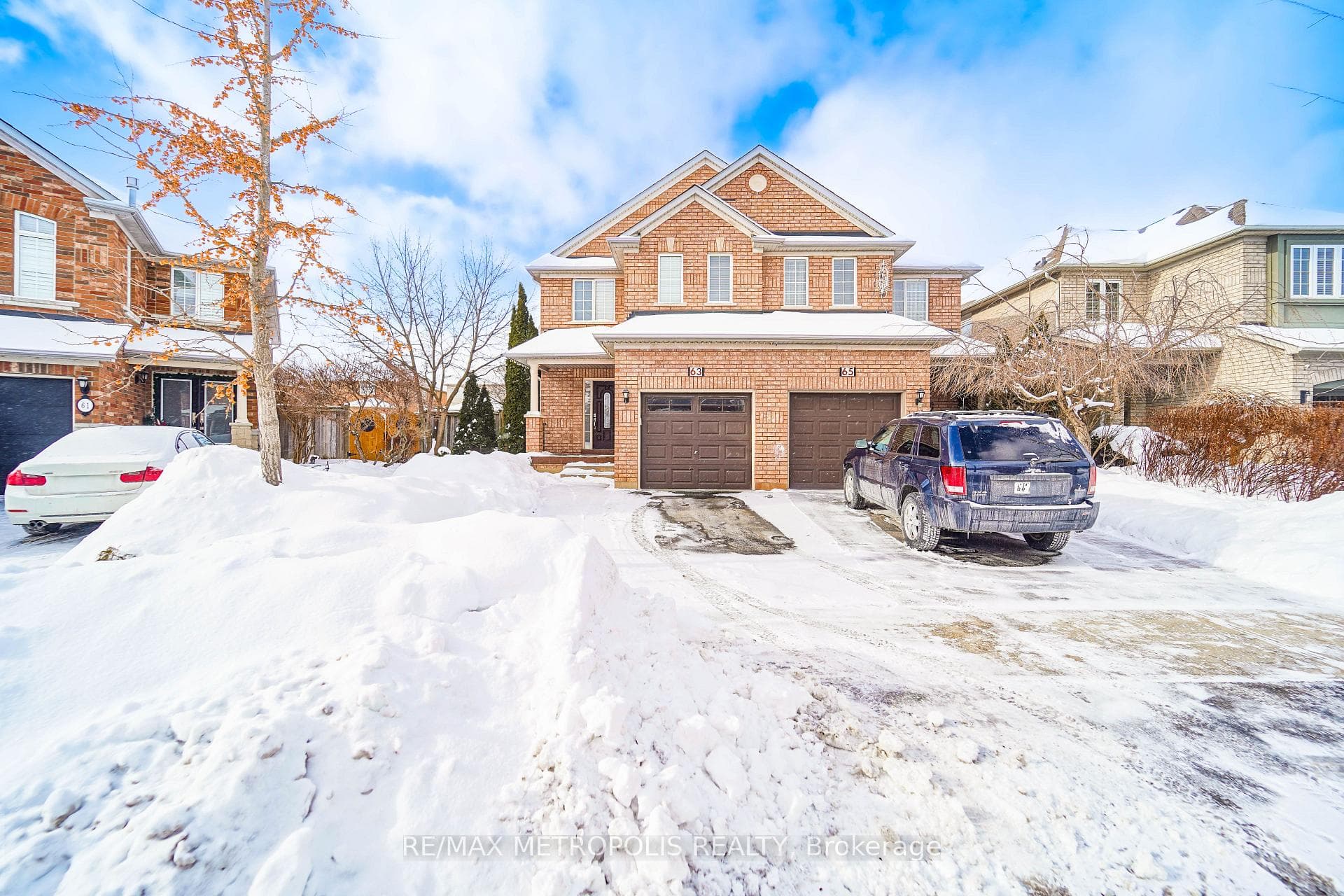 63 Echo Ridge Crescent photo 3