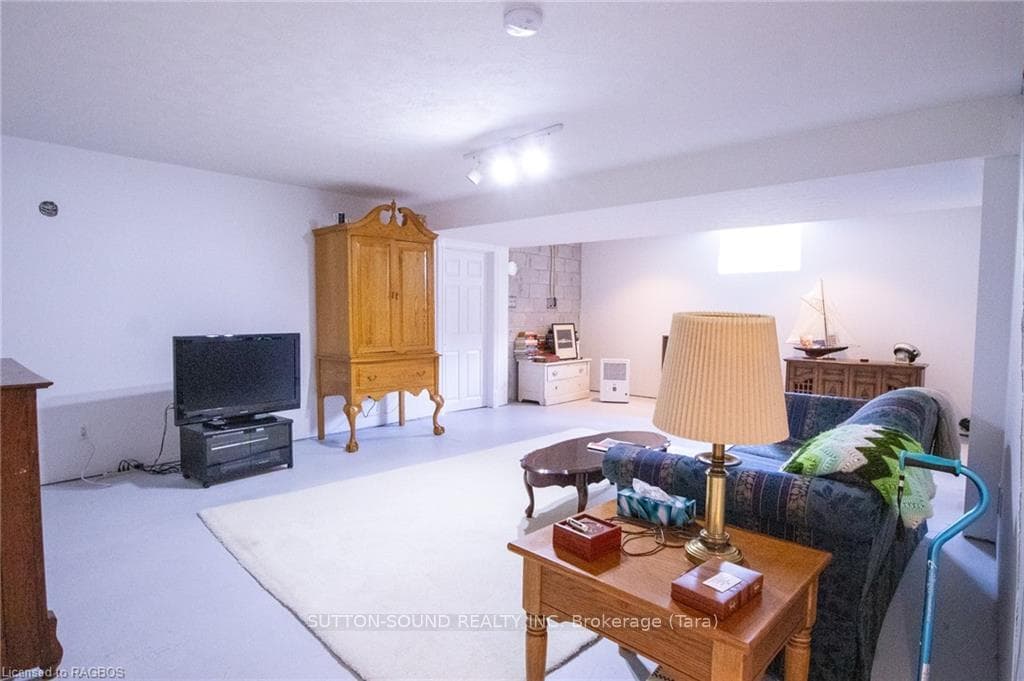 2565 5TH Avenue photo 38
