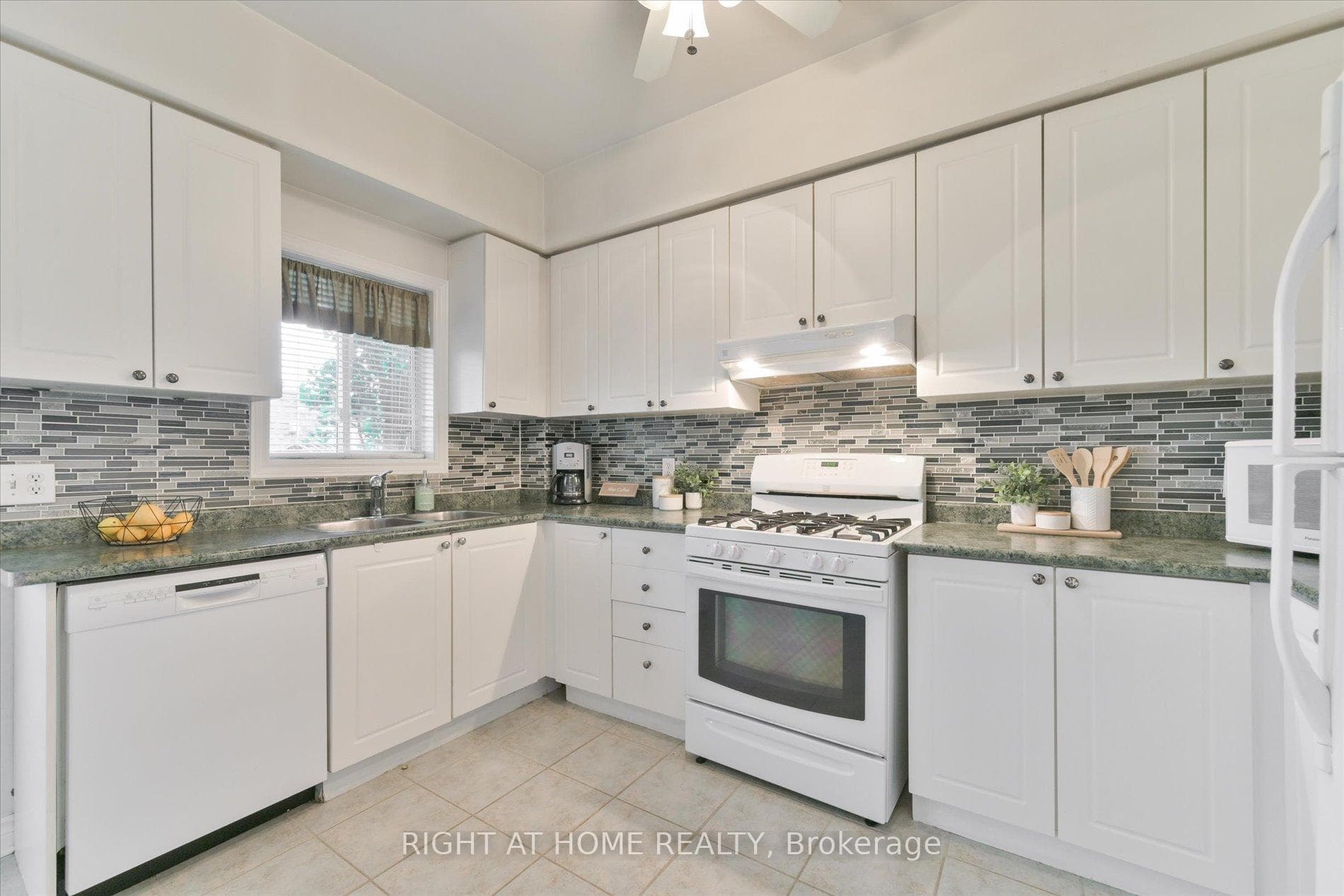 1330 Altona Road Unit 12 photo 11