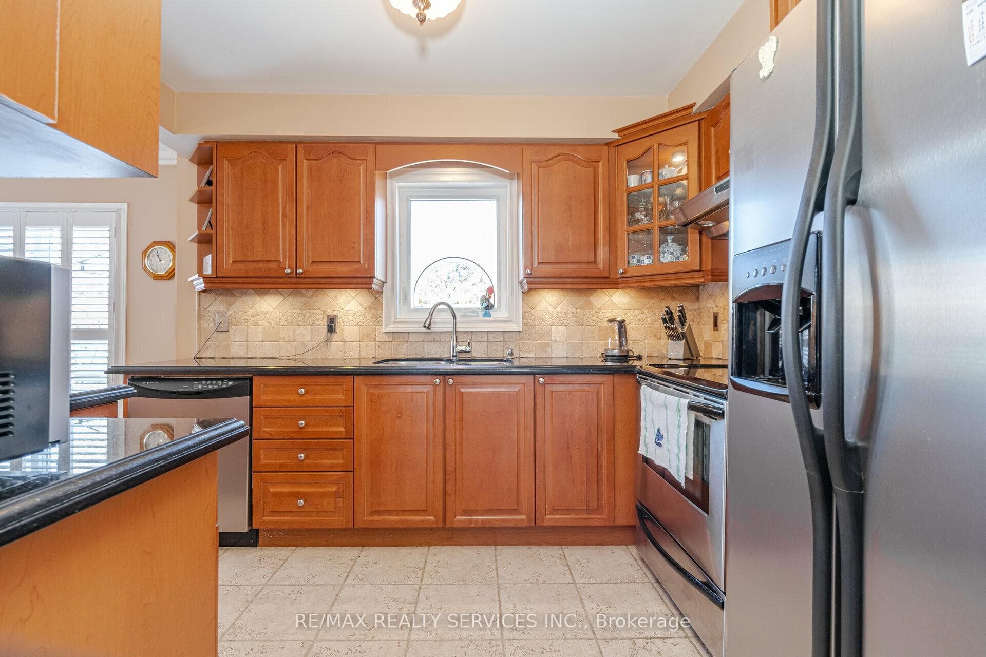 91 Hood Crescent photo 10