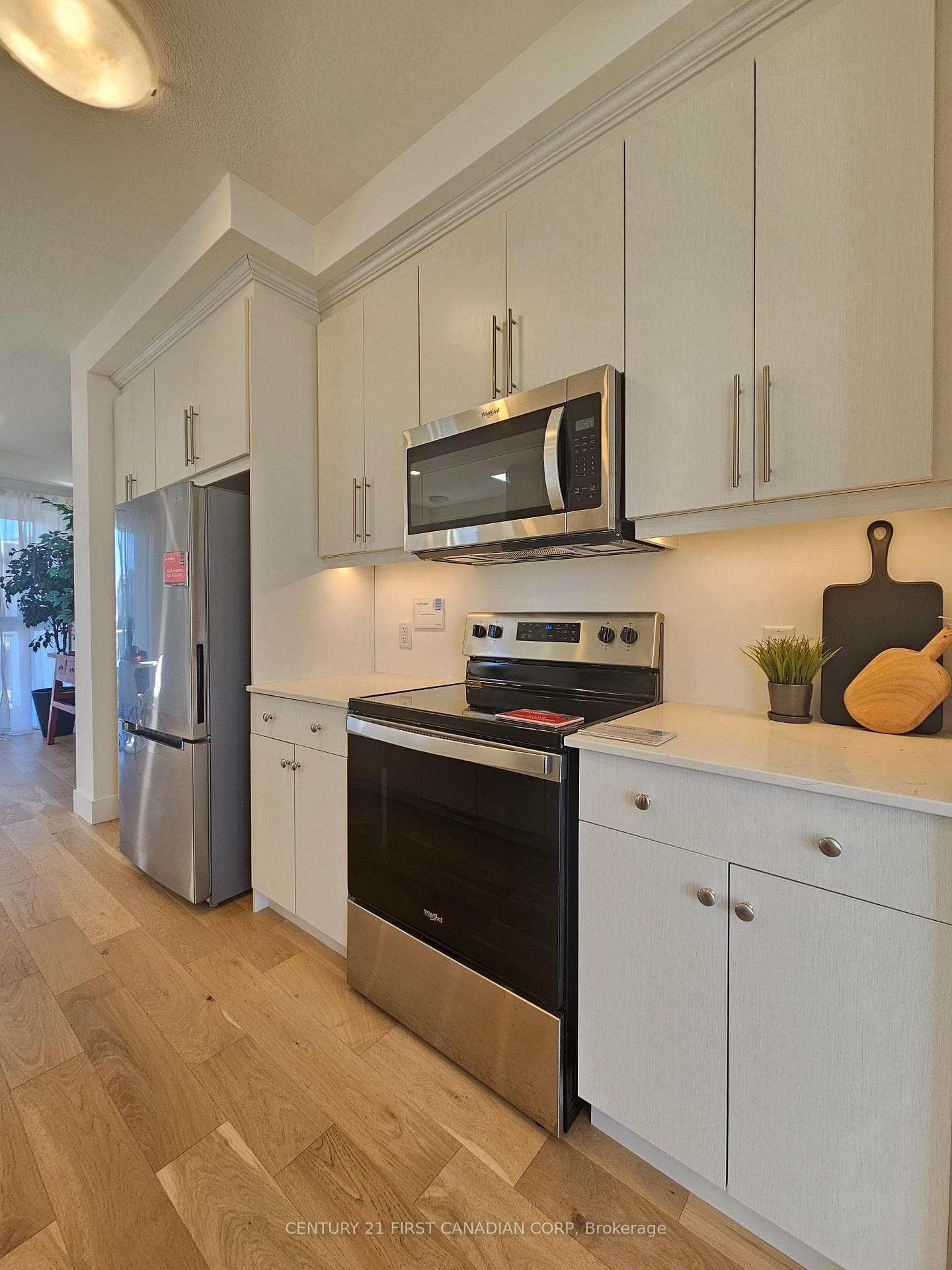 262 Edgevalley Road photo 10