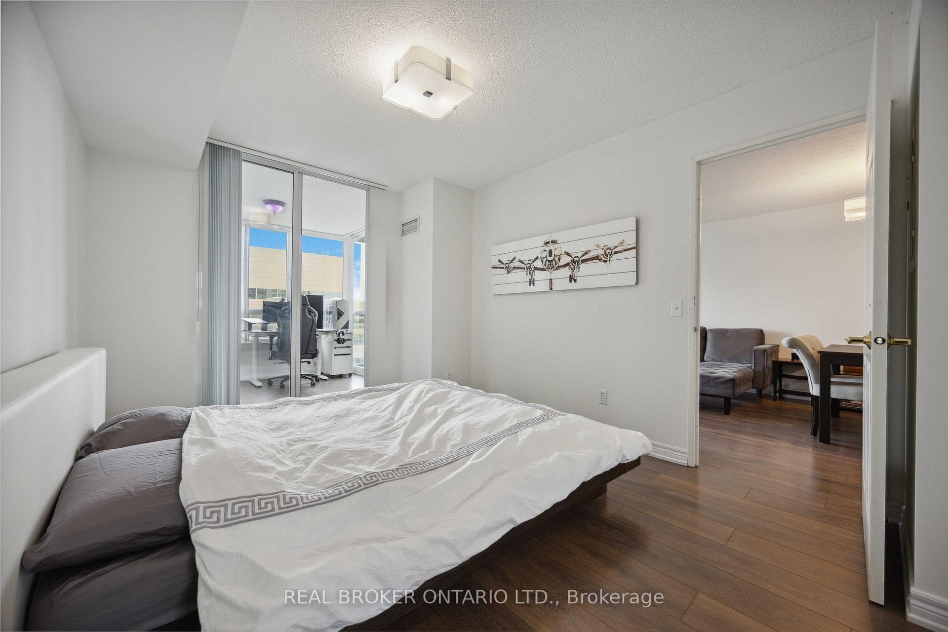 18 Parkview Avenue Unit 2215 photo 11