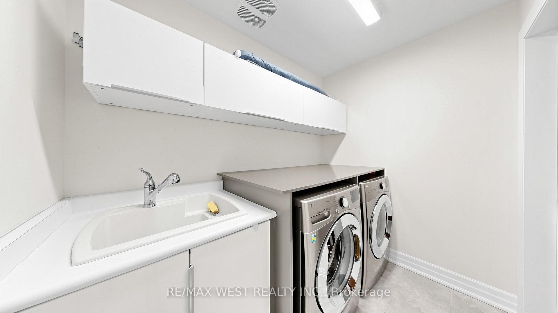57 Alex Campbell Crescent photo 22