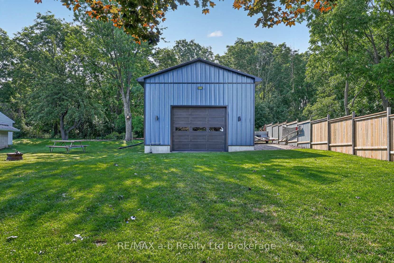 584112 BEACHVILLE Road photo 33