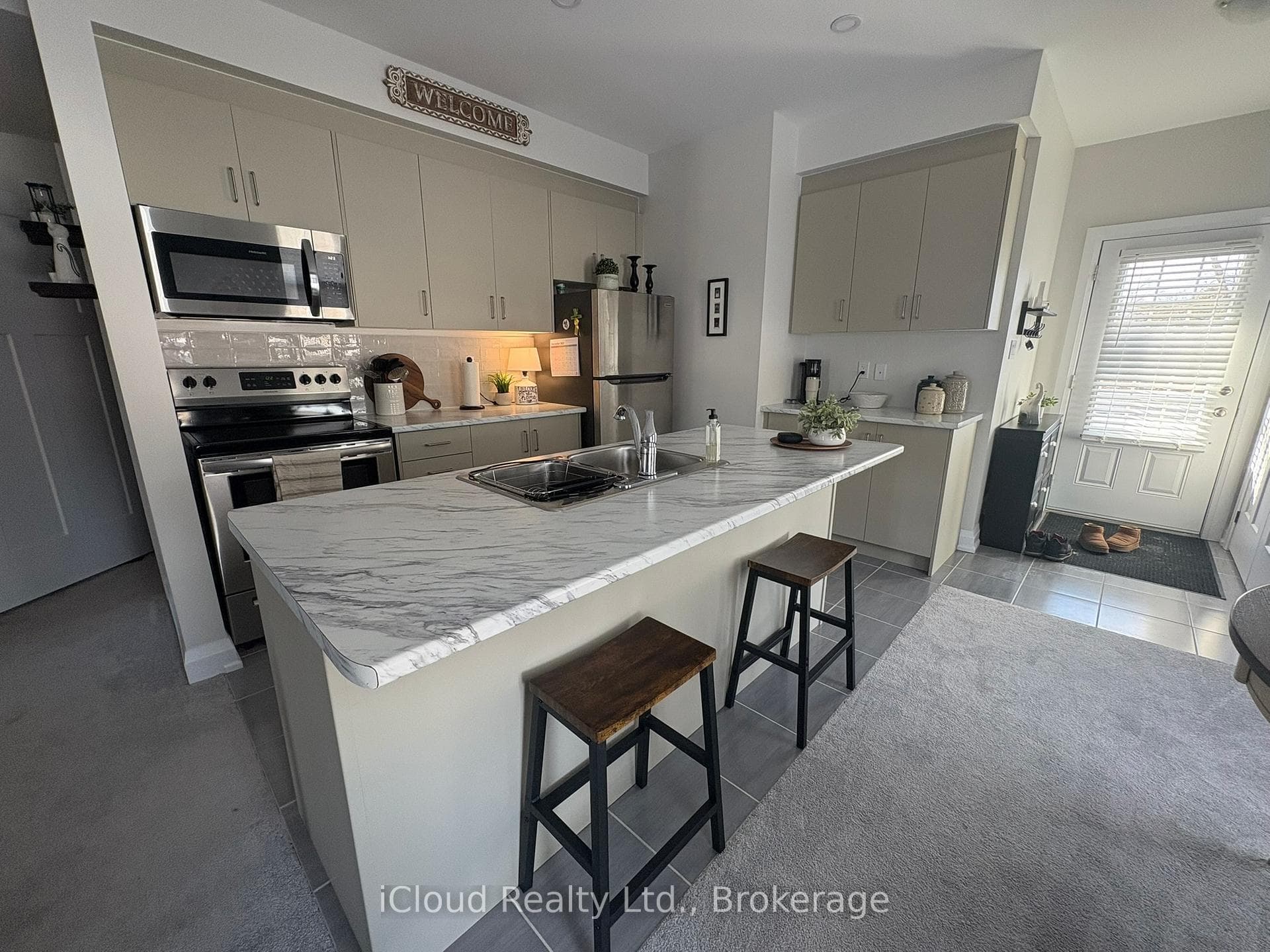 677 Park Road Unit 18 photo 2