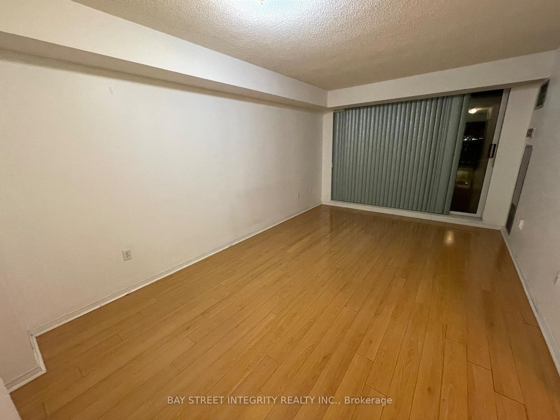 8 Pemberton Avenue Unit 709 photo 2