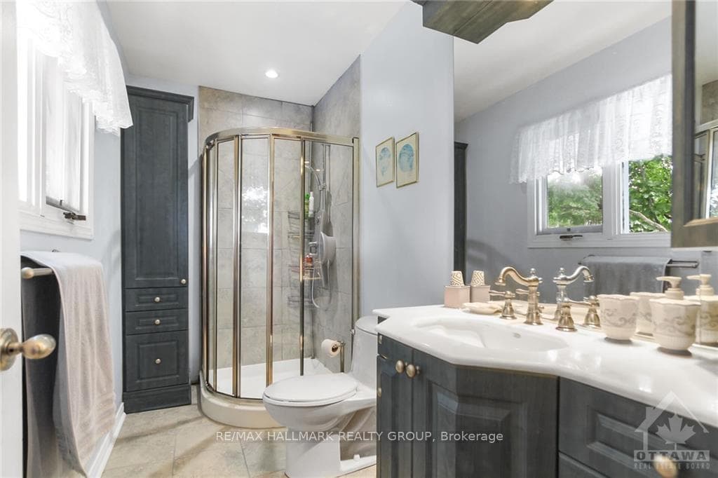 14 SELWYN Crescent photo 21