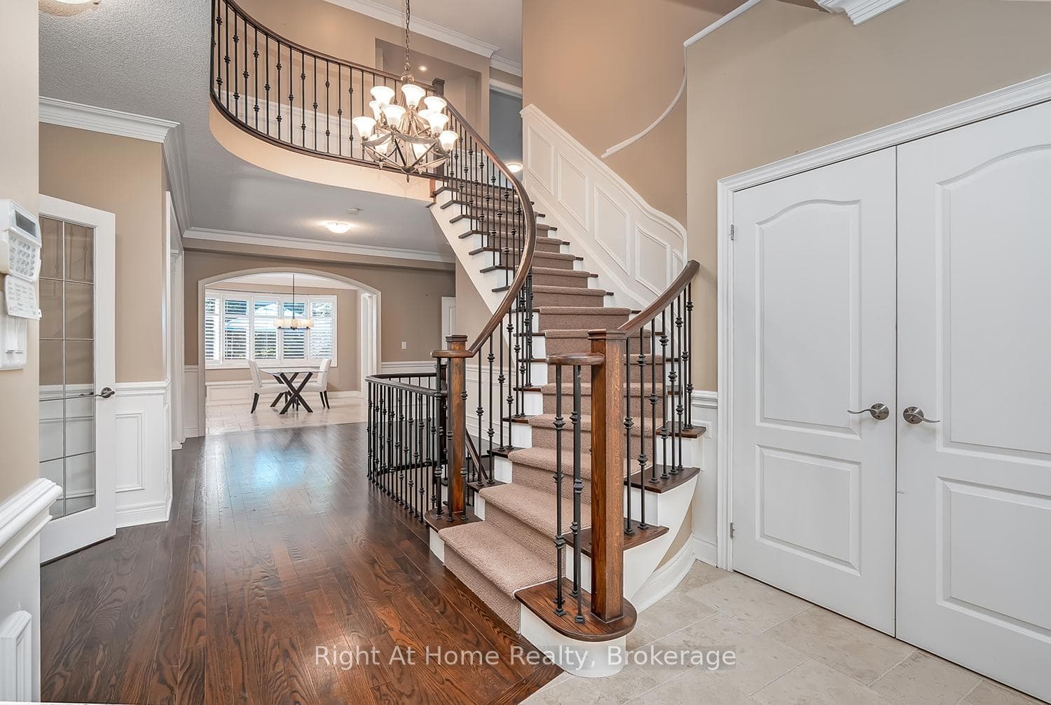 2096 Bingley Crescent photo 4