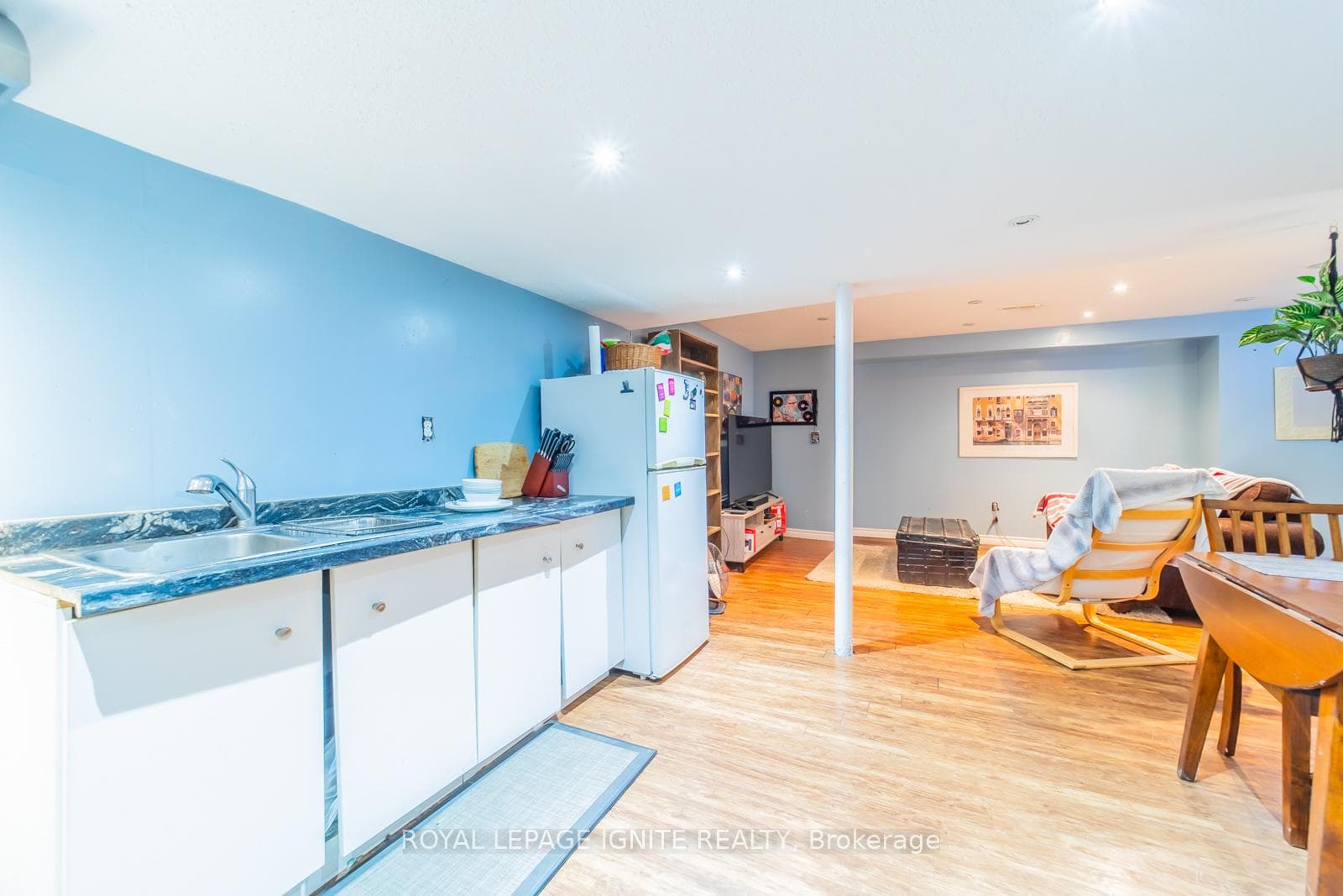 756 Swan Place photo 32