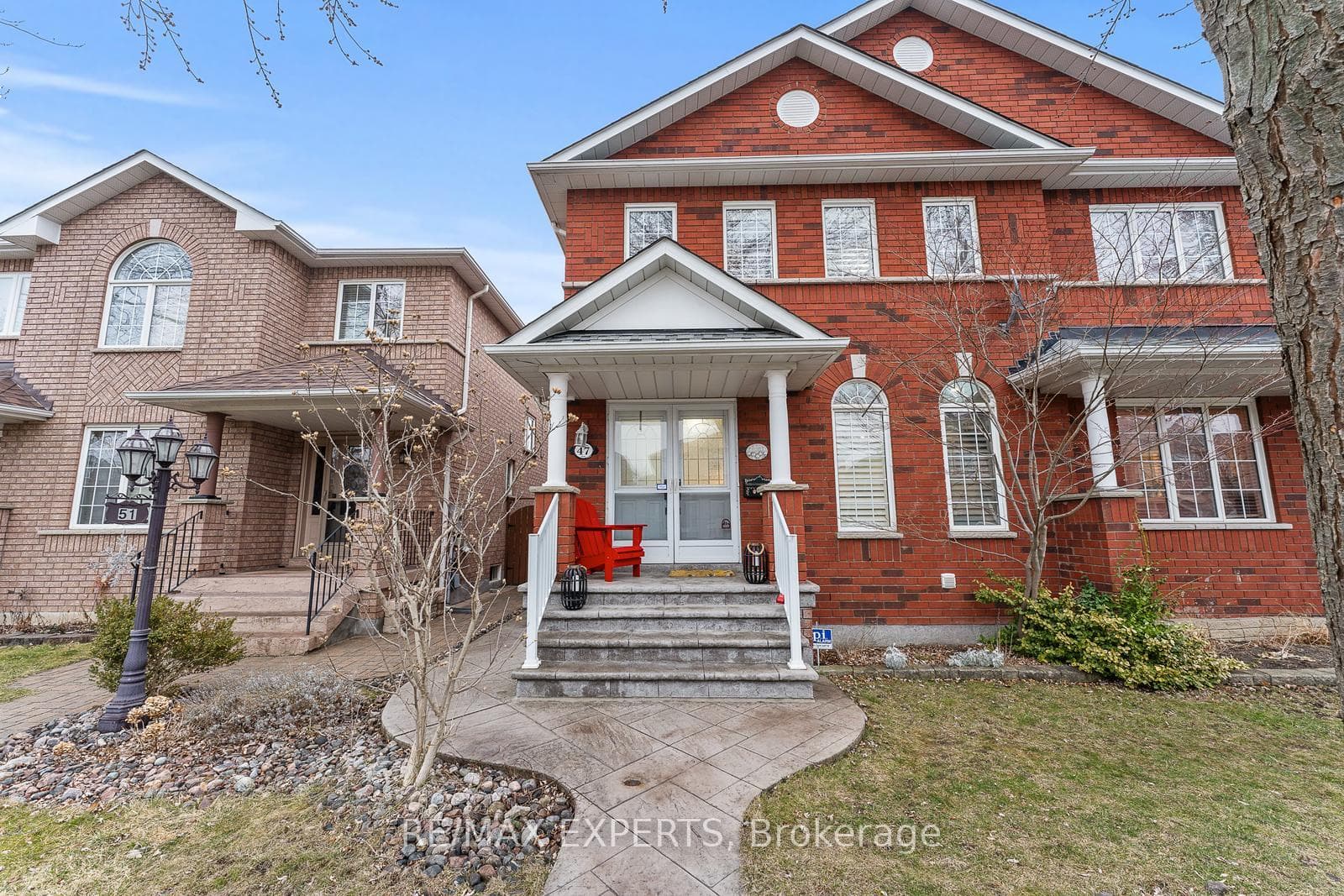 47 La Neve Avenue photo 2