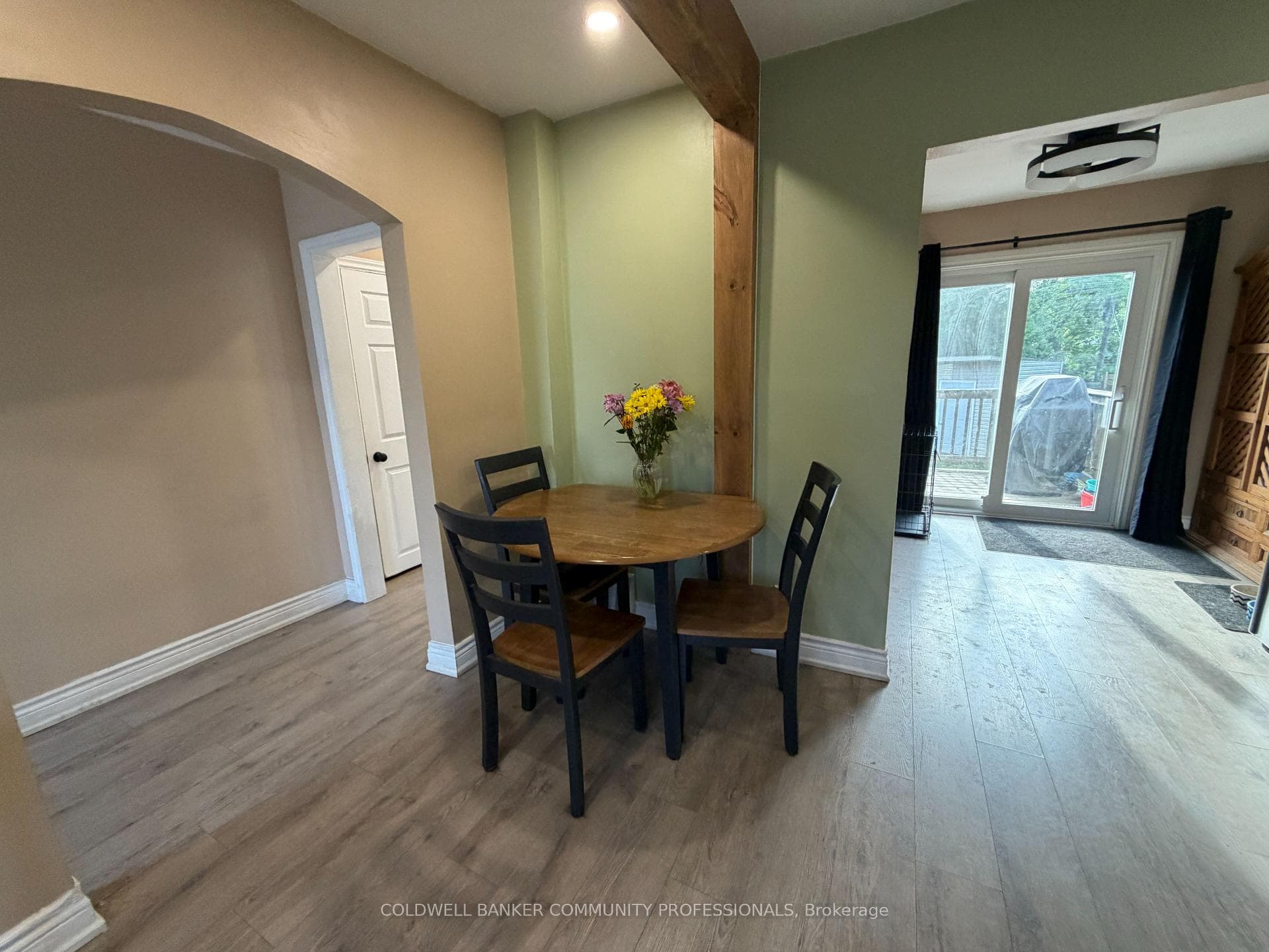 94 Howard Avenue photo 5
