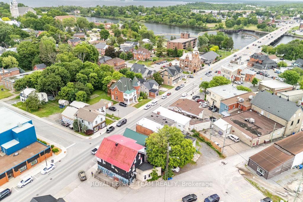 56 Madawaska Street photo 21