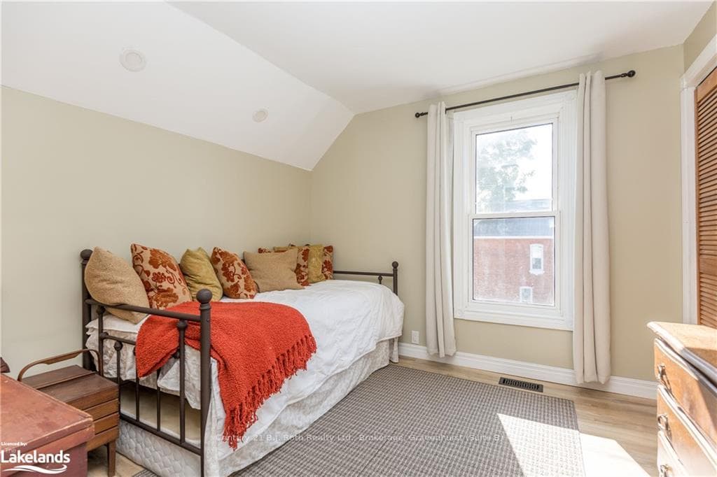 61 O'BRIEN Street photo 22