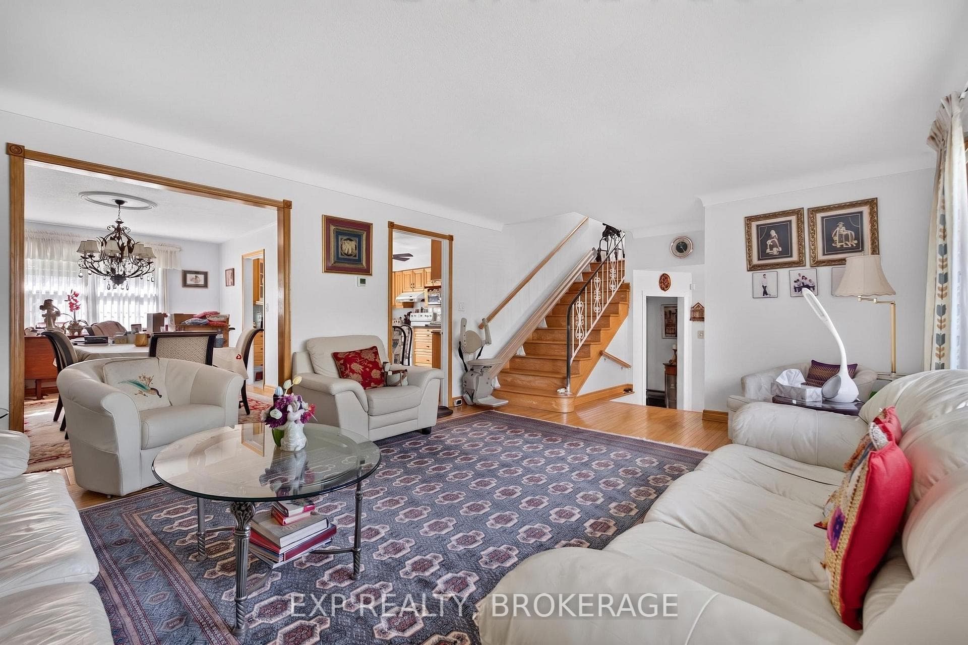 395 CARRIE Crescent photo 20