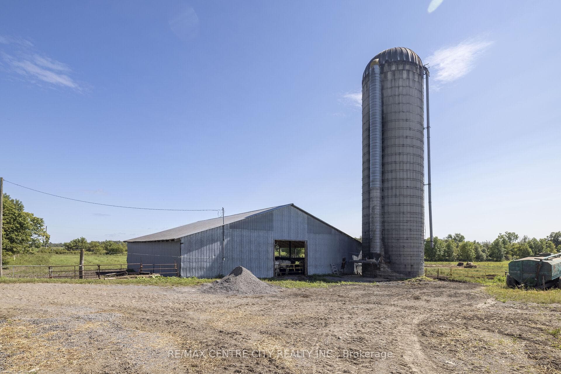 4790 Sarsfield Road photo 24