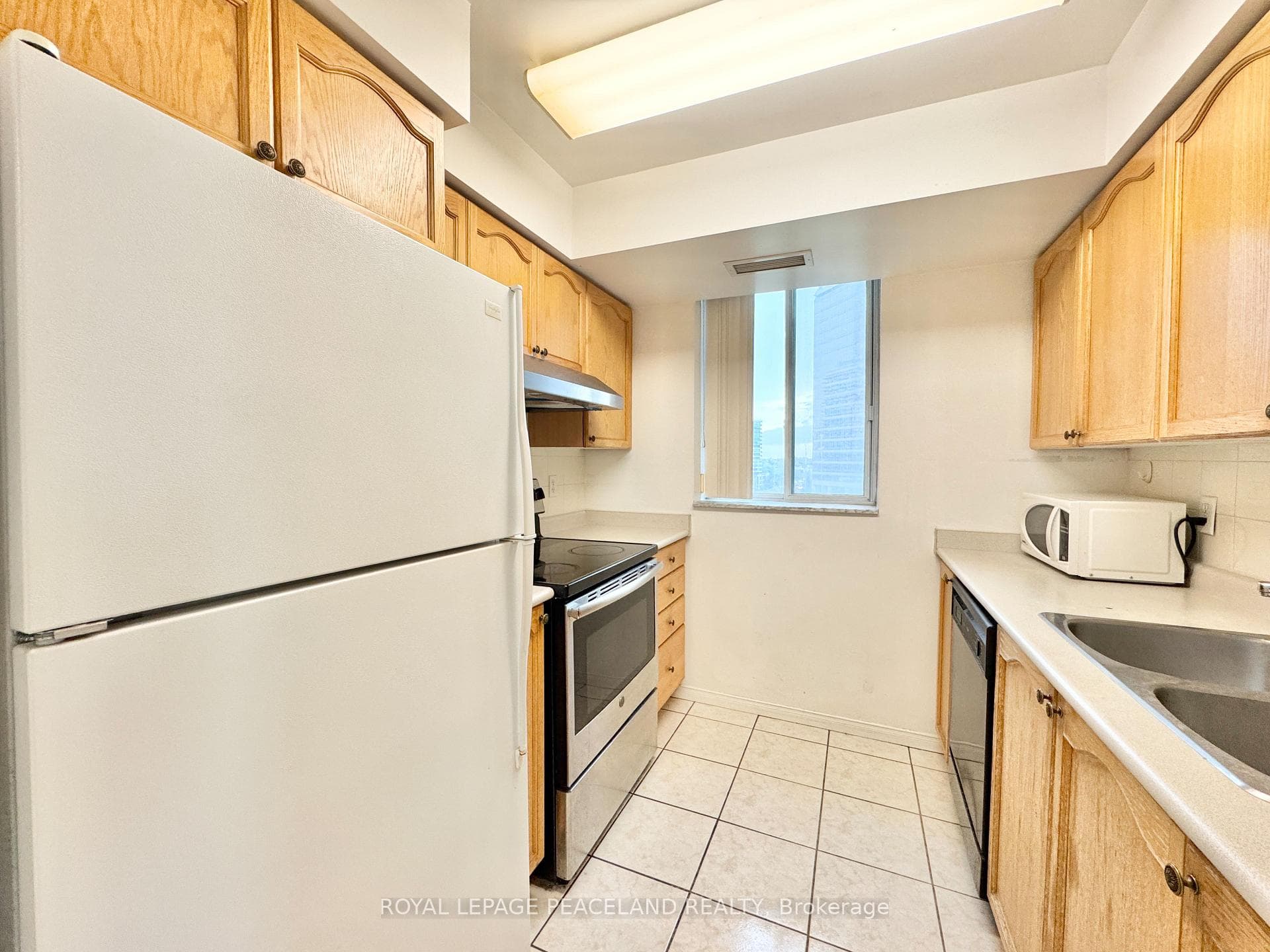 3 Pemberton Avenue Unit 703 photo 13