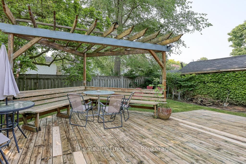 Roomy deck and patio area
