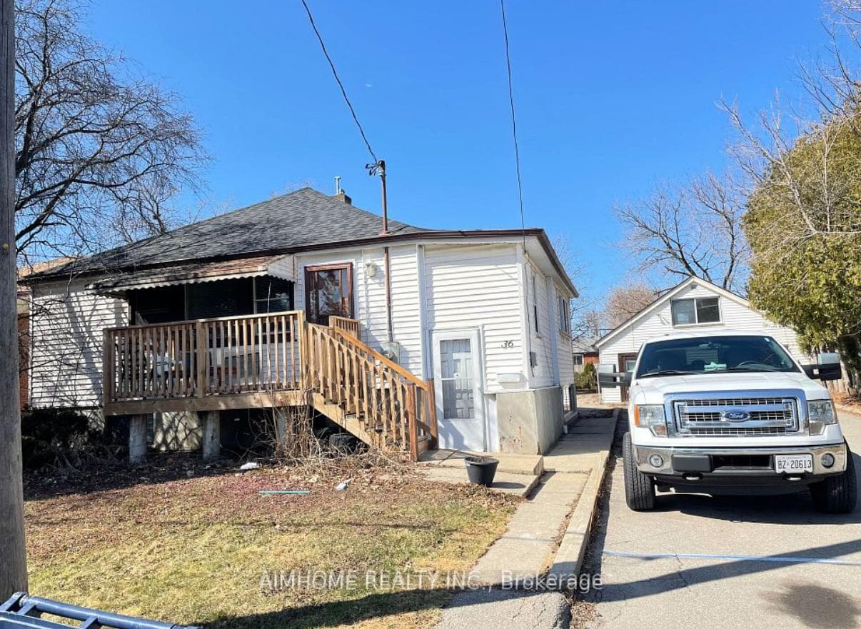 36 Alexis Boulevard photo 1