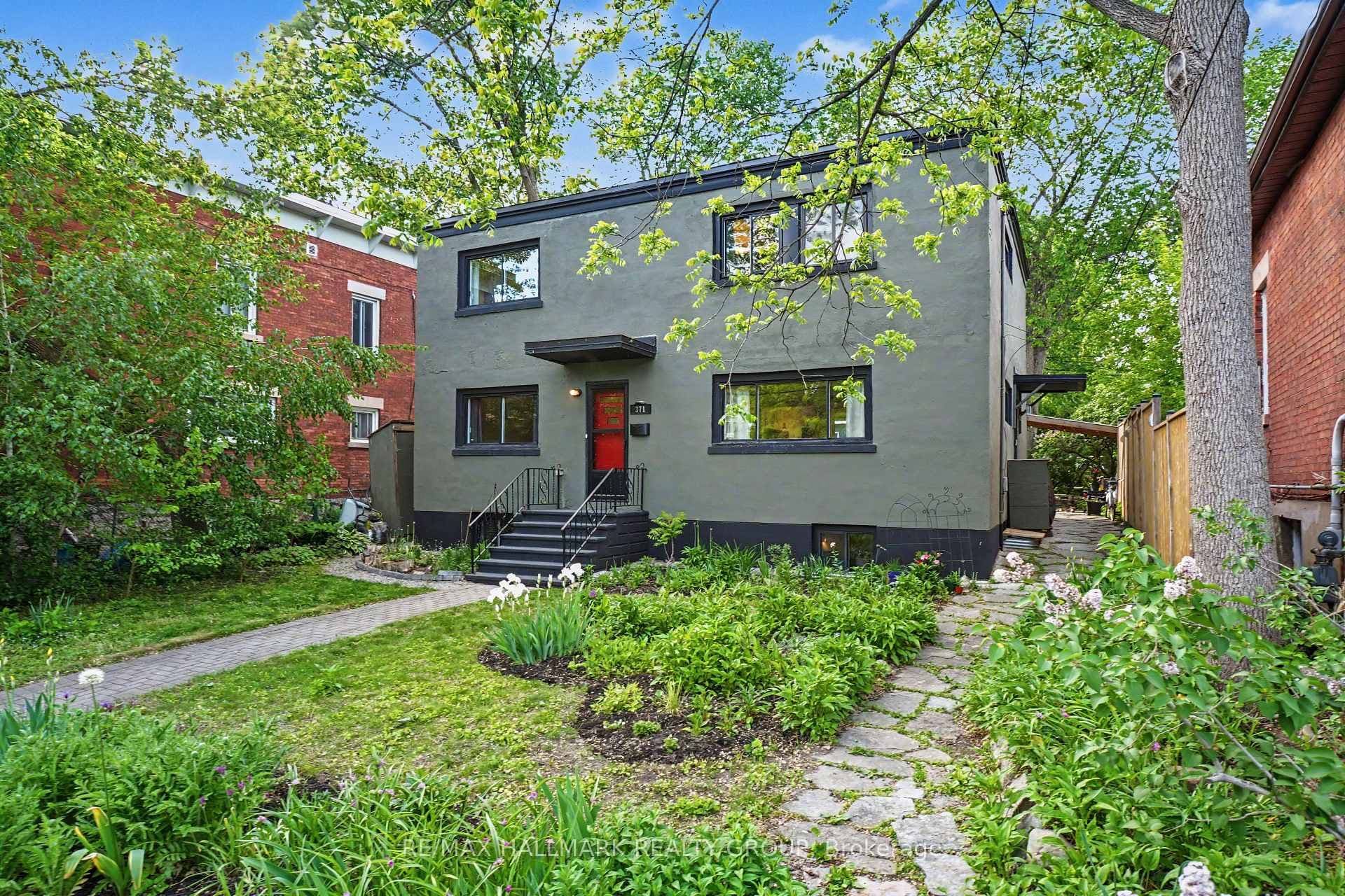 371 Sunnyside Avenue photo 1