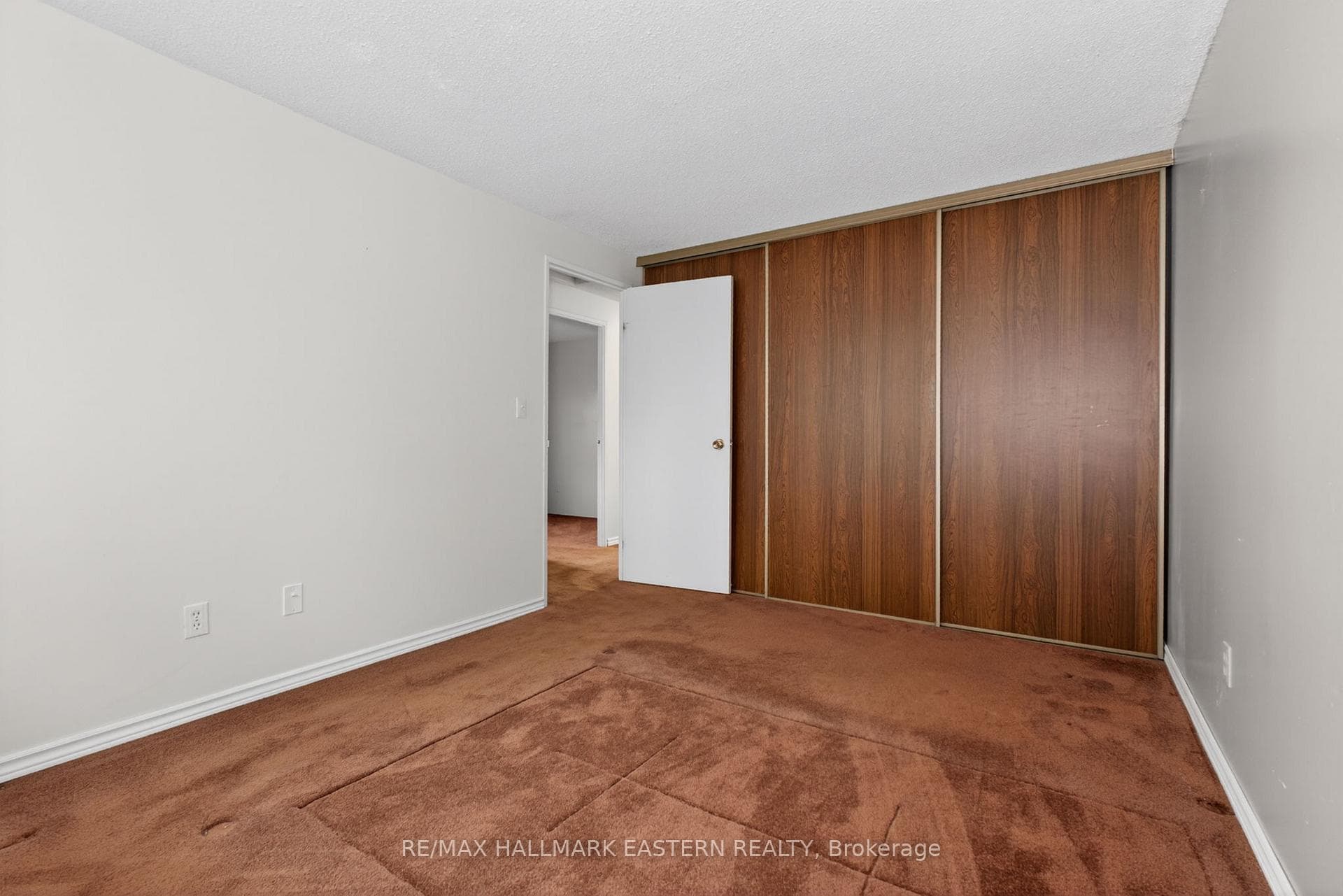 1121 Norman Crescent photo 16