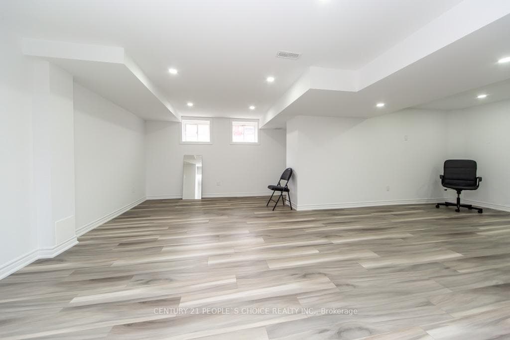 374 Begonia Gardens photo 40