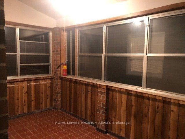452 Harvie Avenue photo 14