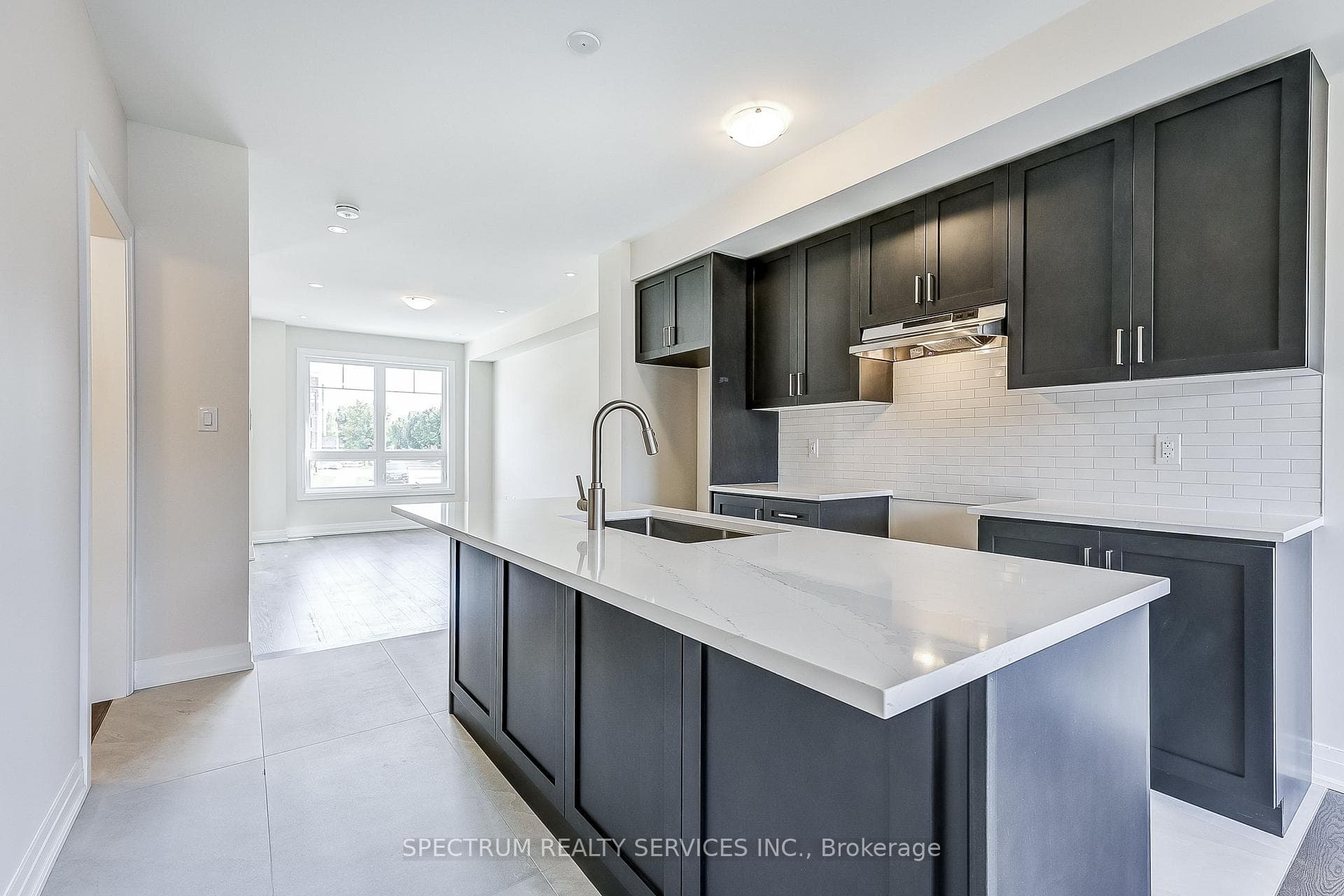 38 Lindcrest Manor photo 9