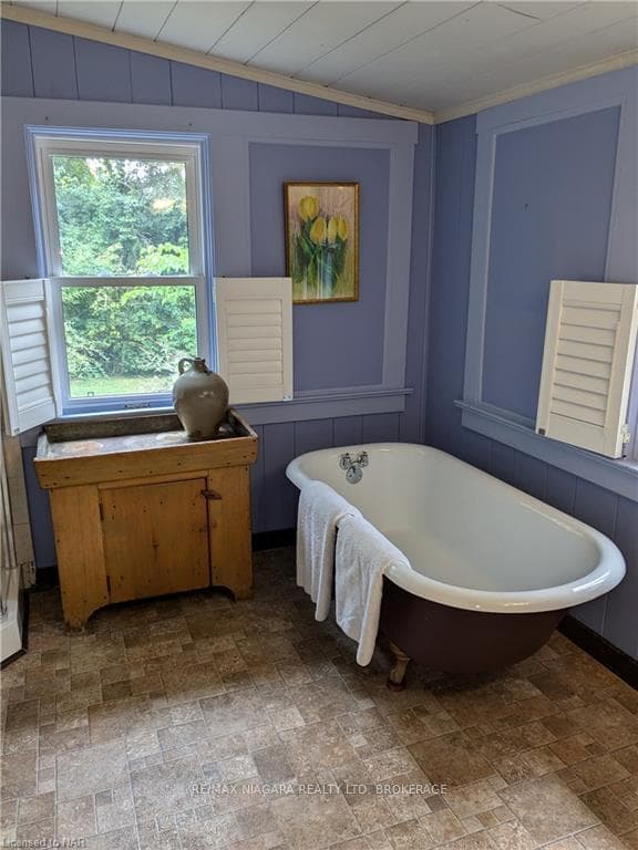 Claw foot tub!