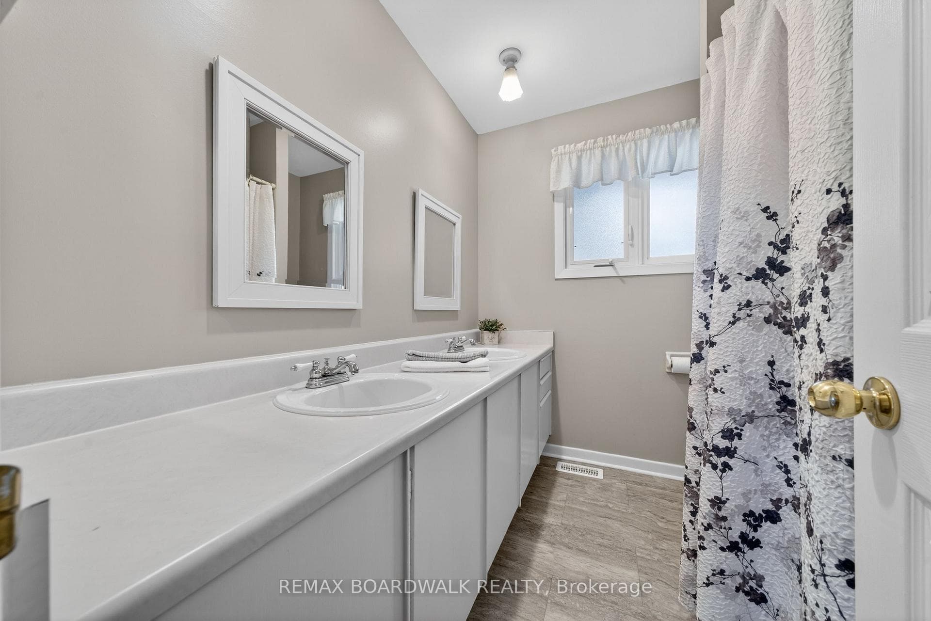 5PC Main Bath w/New Vinyl Tile Flooring (2026)