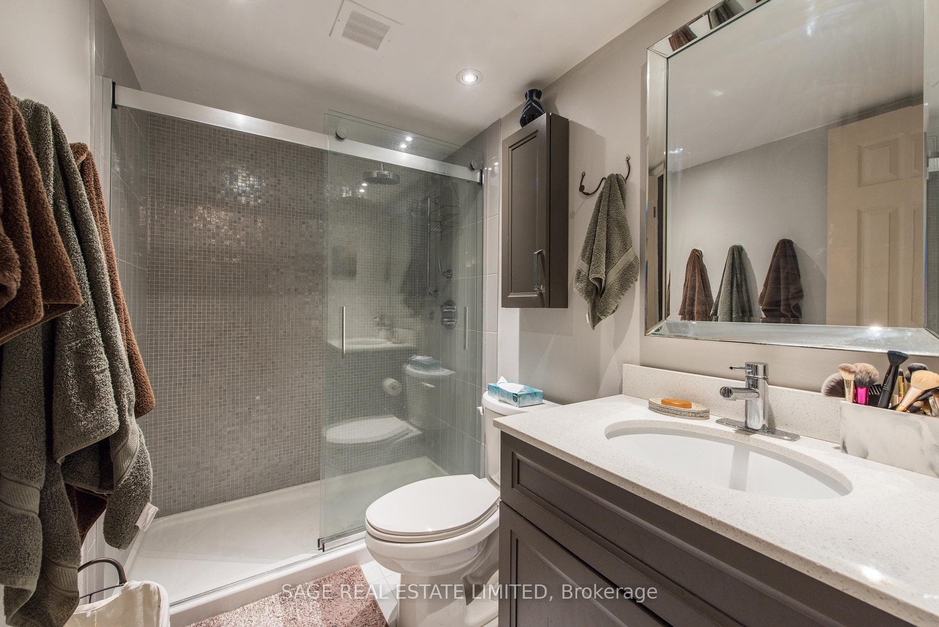 77 Maitland Place Unit 103 photo 18