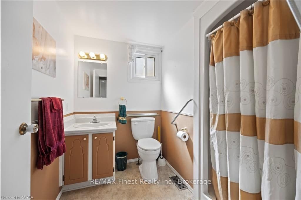 943 PEMBRIDGE Crescent photo 26
