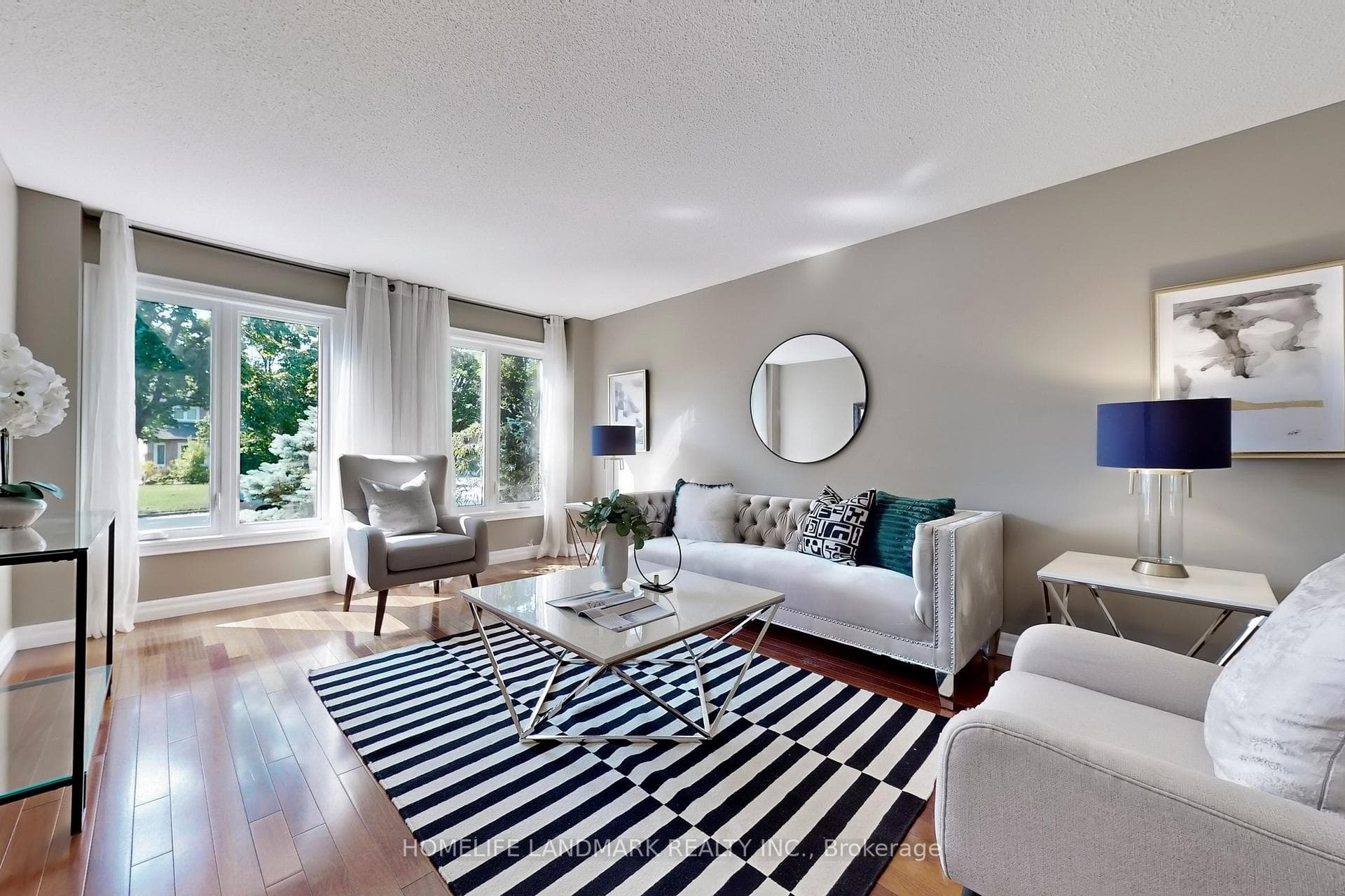 105 Topham Crescent photo 5