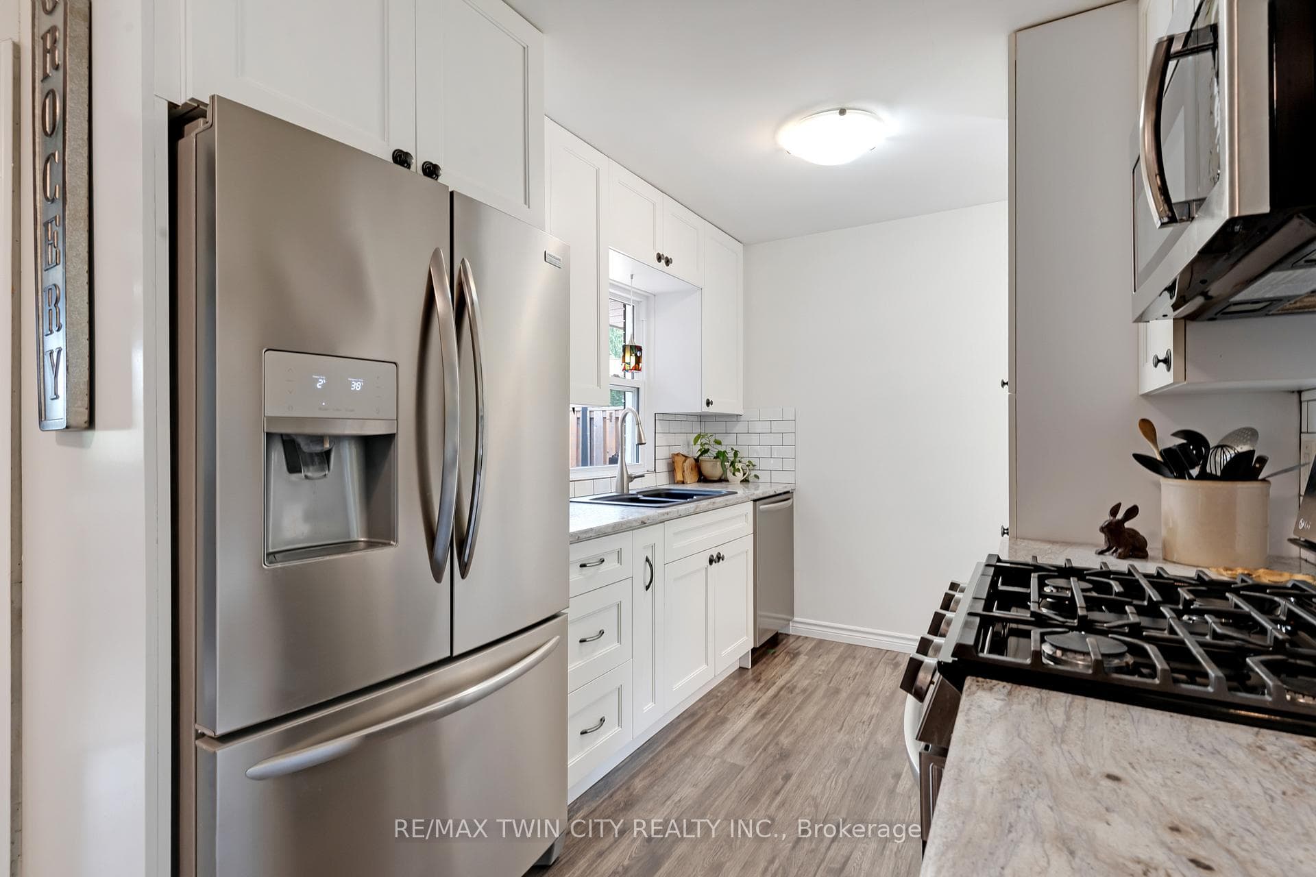 1023 Rose Street photo 8