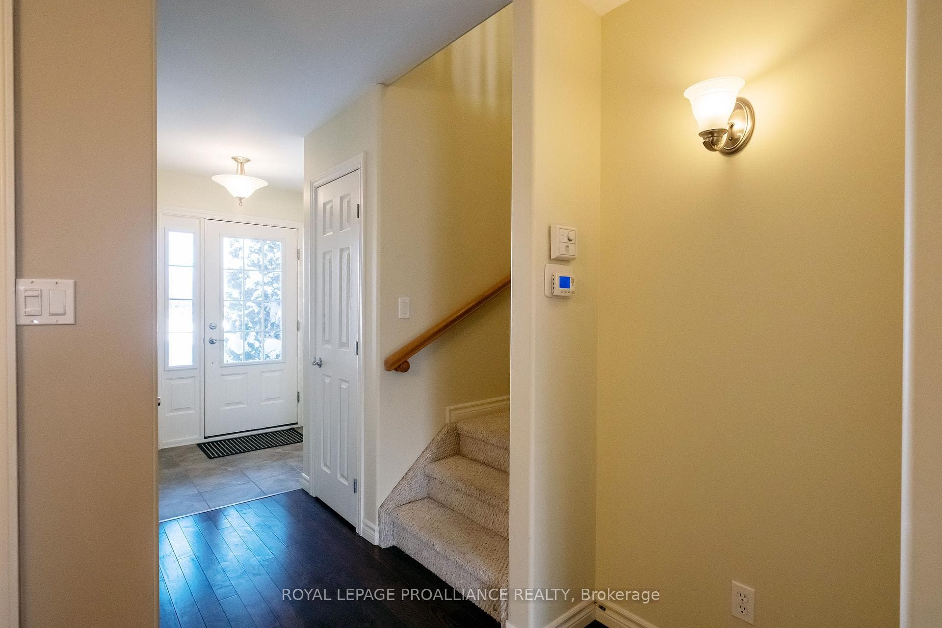 8 Ava Court photo 4