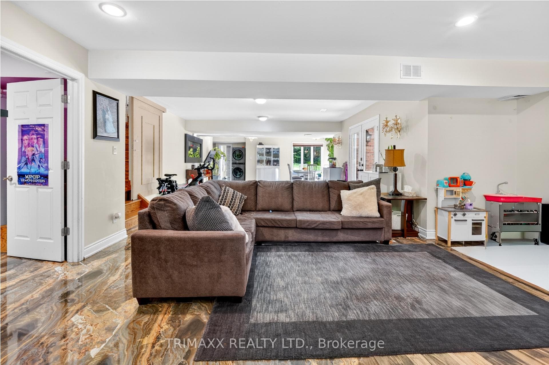 18 Walton Drive photo 39