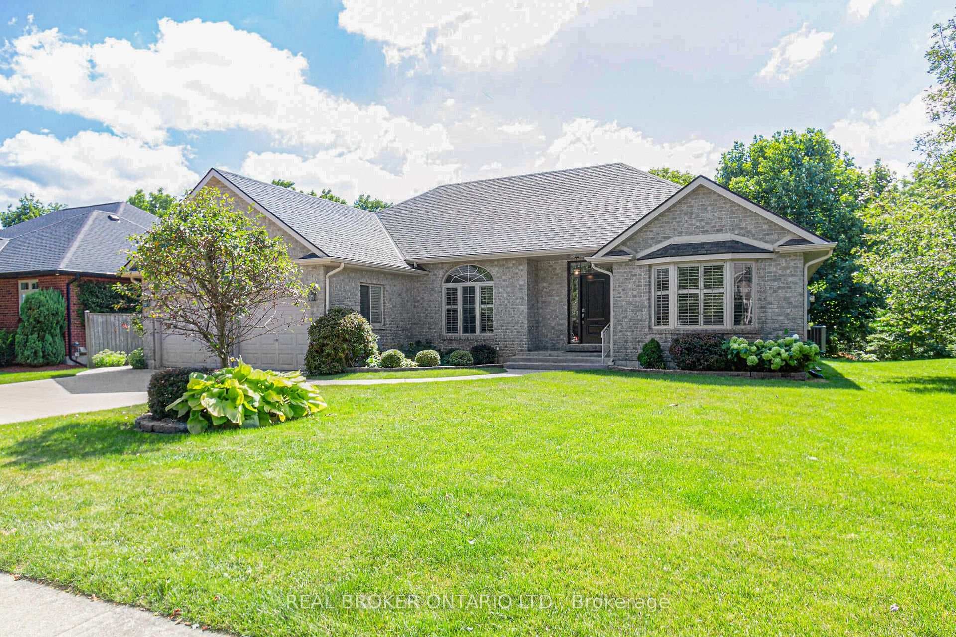 4 Forest Wood Drive photo 1