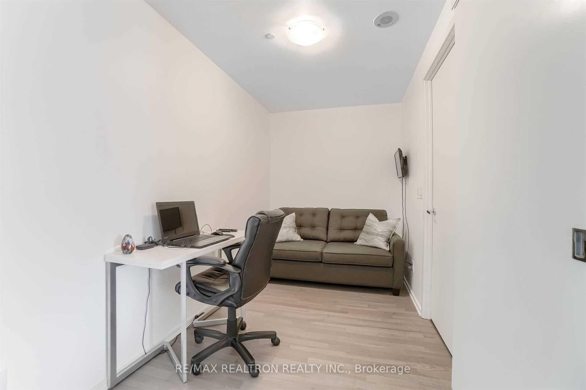 1 Bloor Street Unit 1009 photo 5