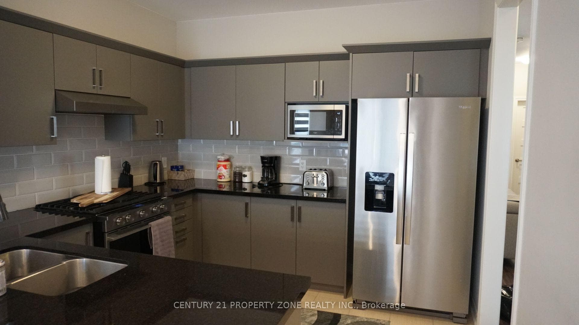 227 Mowat Street photo 19