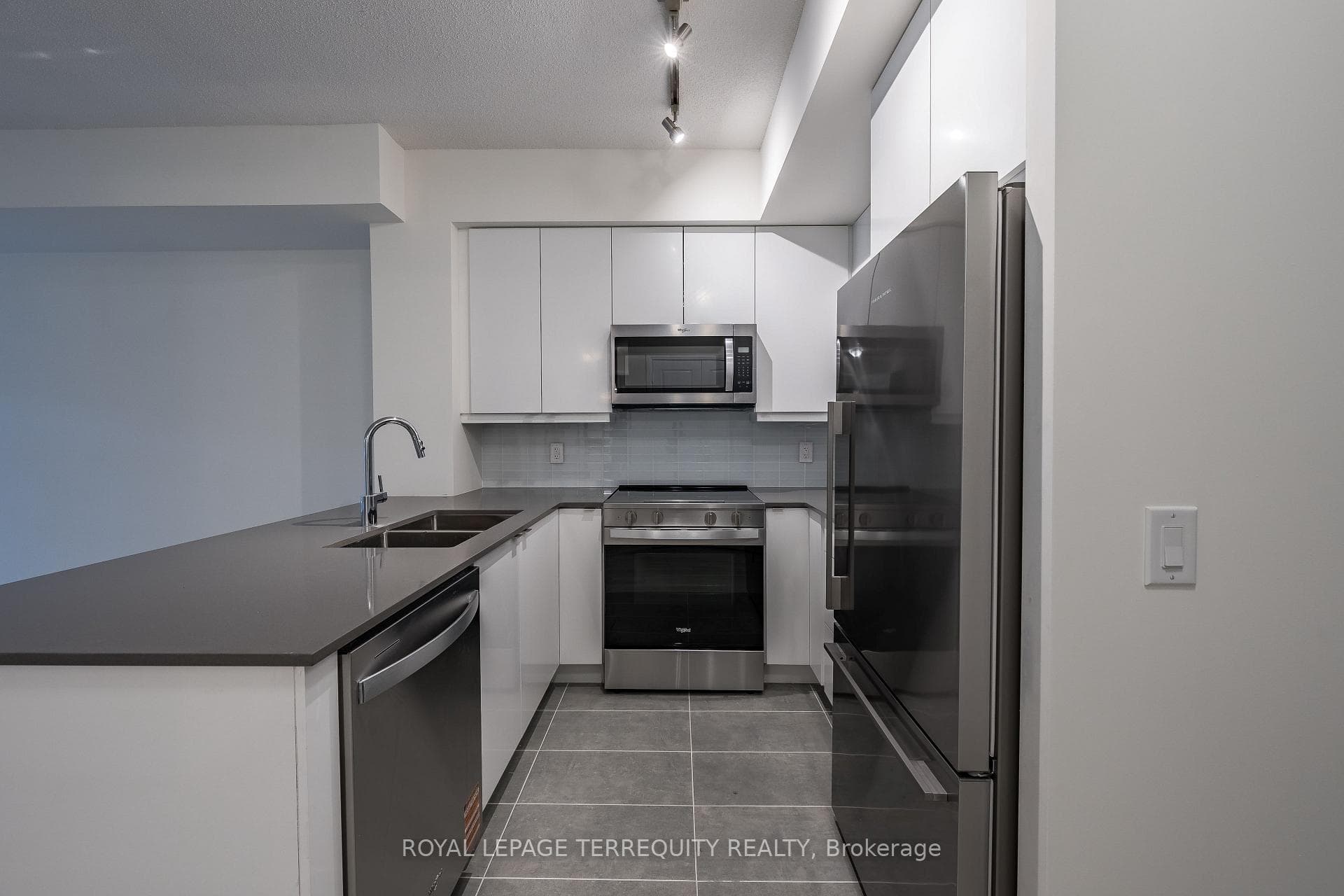 3260 Sheppard Avenue Unit 805 photo 3