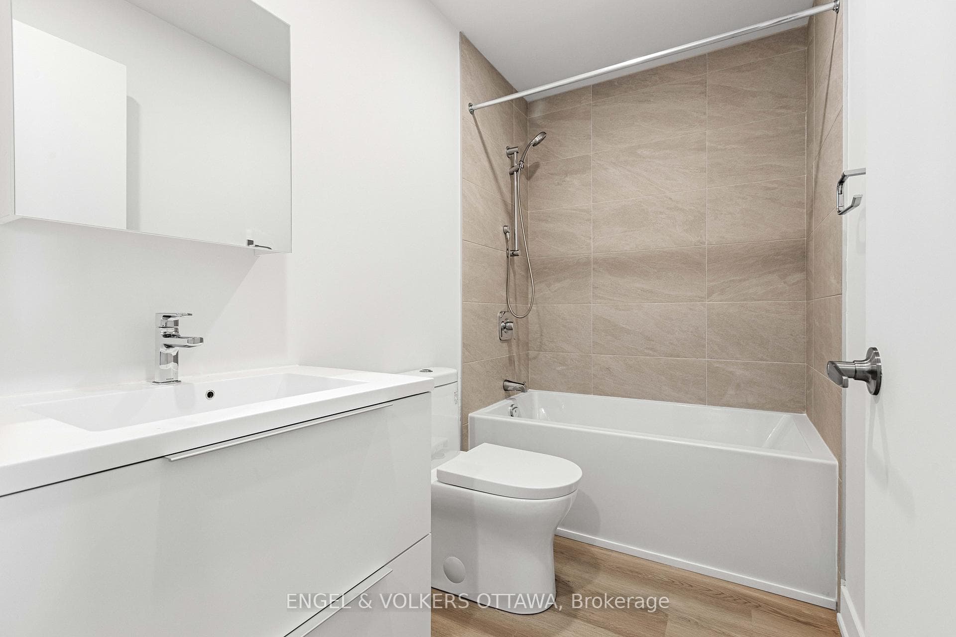 1360 Carling Avenue Unit 1208 photo 7